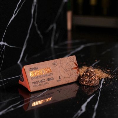 Encens de forme triangulaire Sagrada Madre – Palo Santo & Myrrhe