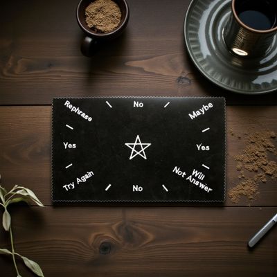 Tapis de pendule - pentacle en velours noir