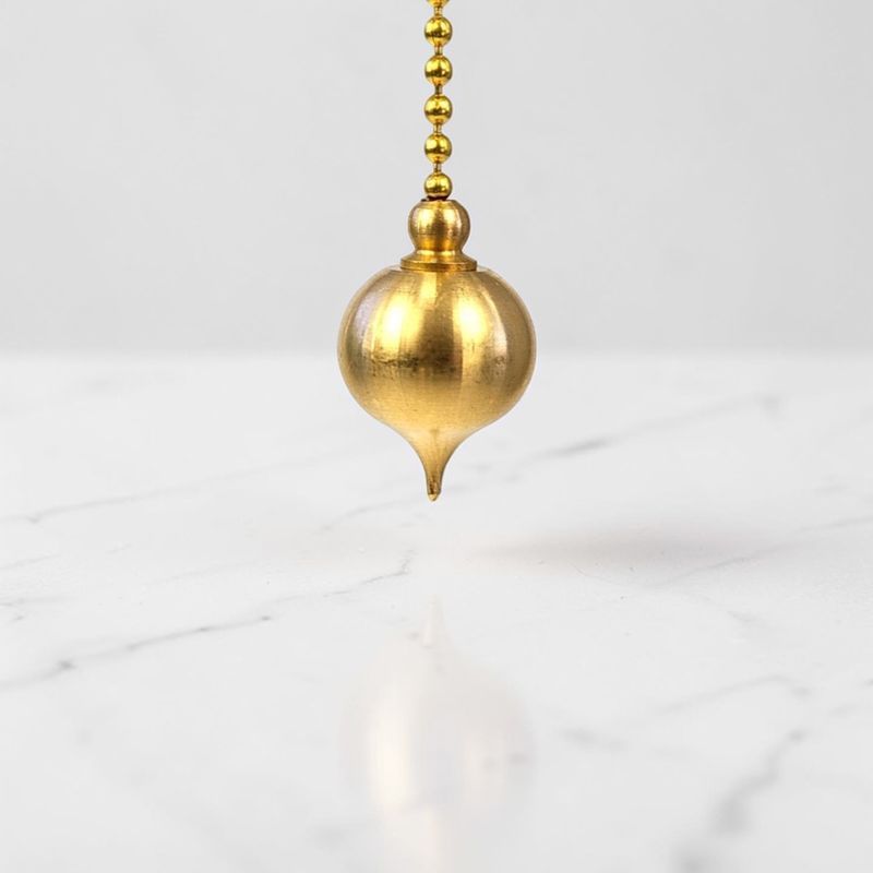 Pendule Aquarius en laiton doré