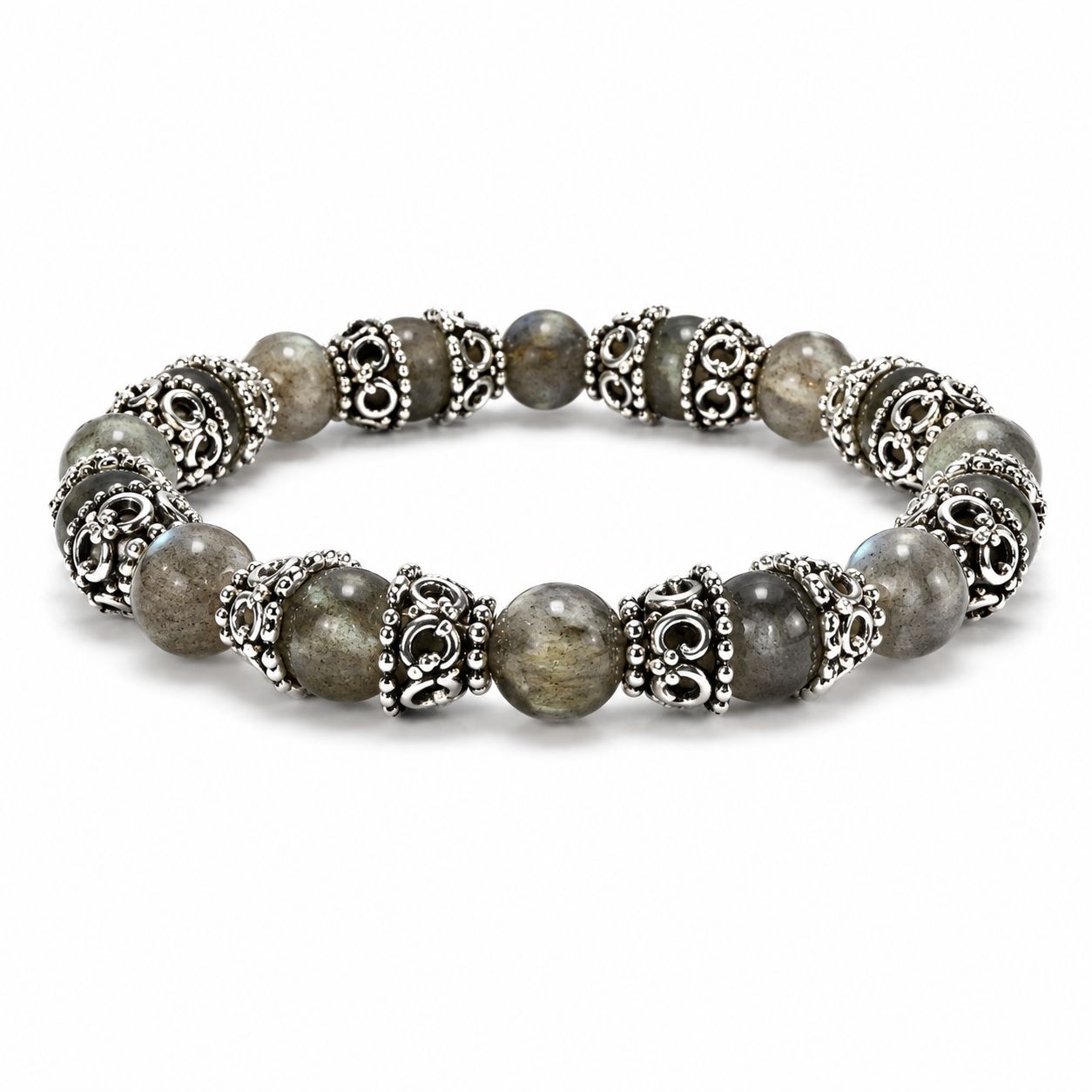 Bracelet labradorite 8 mm avec détails décoratifs argentés sur fond blanc