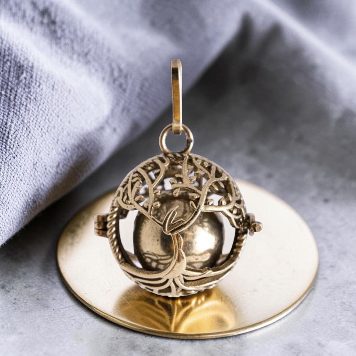 Pendentif Boule d’Yggdrasil - laiton finition doré Pendentif Boule d’Yggdrasil - laiton finition doré - 23 mm