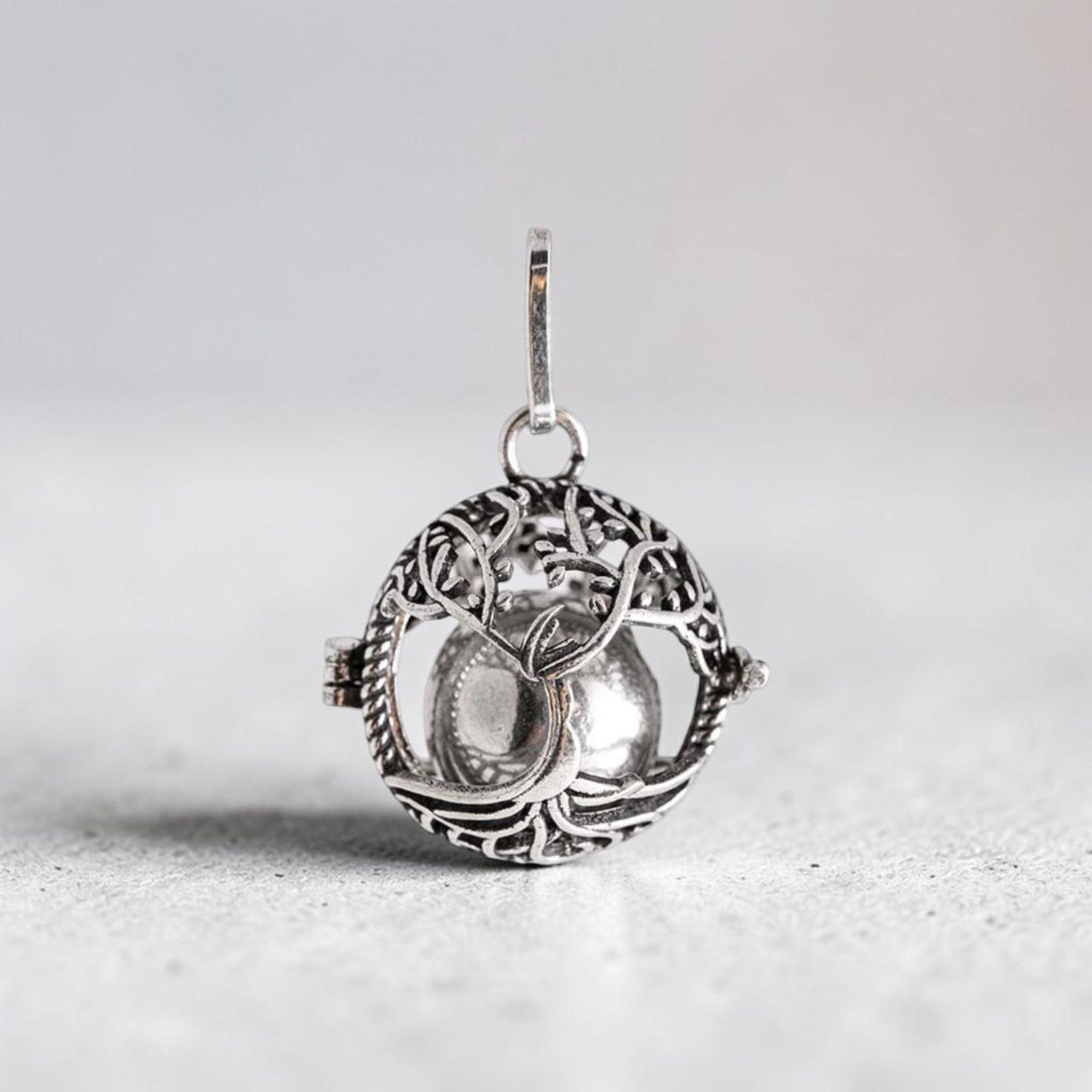 Pendentif Boule d’Yggdrasil - laiton finition Argent - 23 mm
