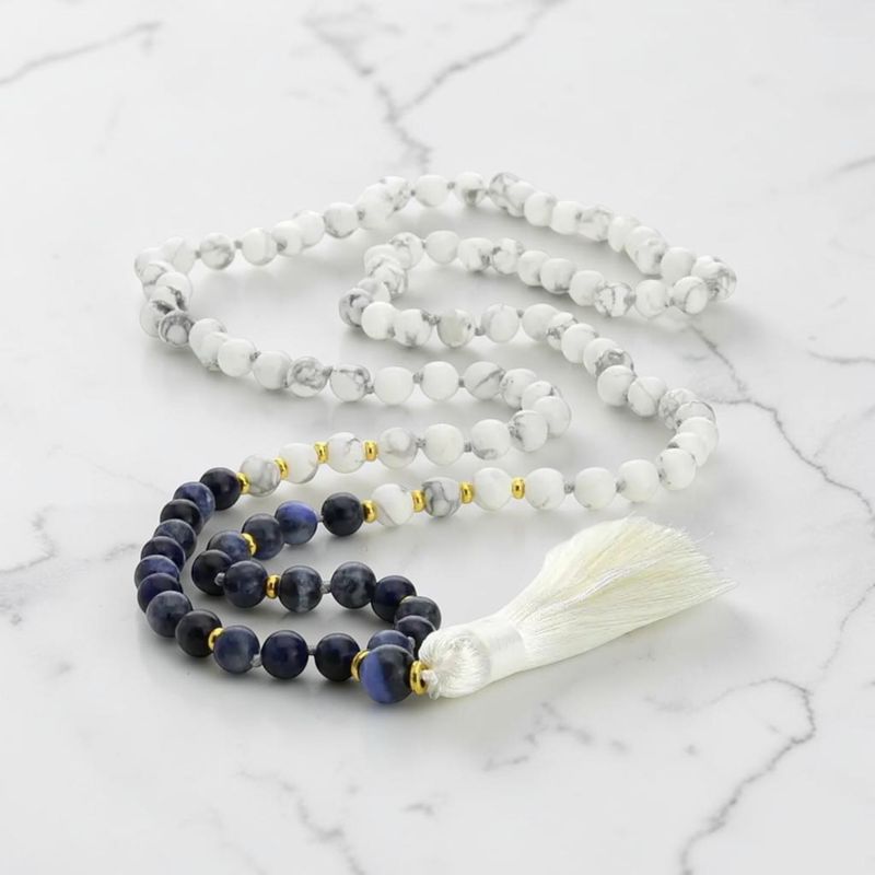 Mala tibétain en howlite et sodalite - 108 perles Mala tibétain en howlite et sodalite - 108 perles
