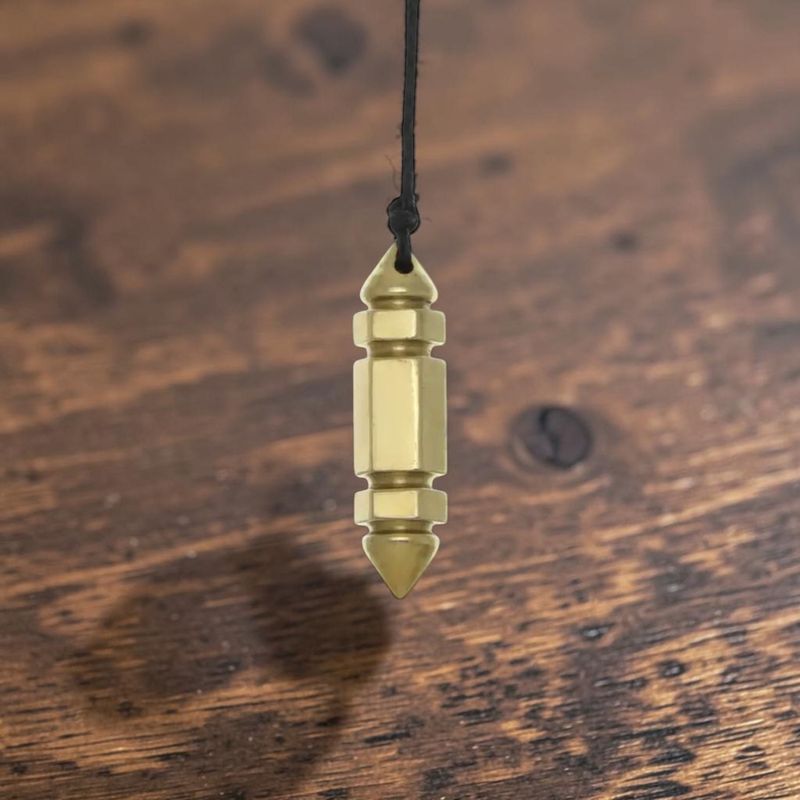 Pendule Atlante en Laiton – Symbole de l’Anneau Atlante