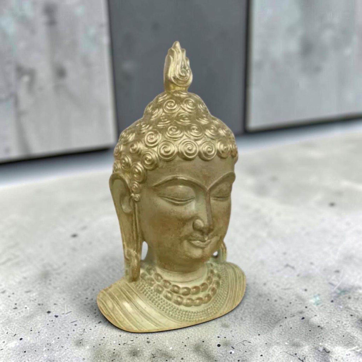 Buste de Bouddha en Résine Dorée – Élégance &amp; Sérénité