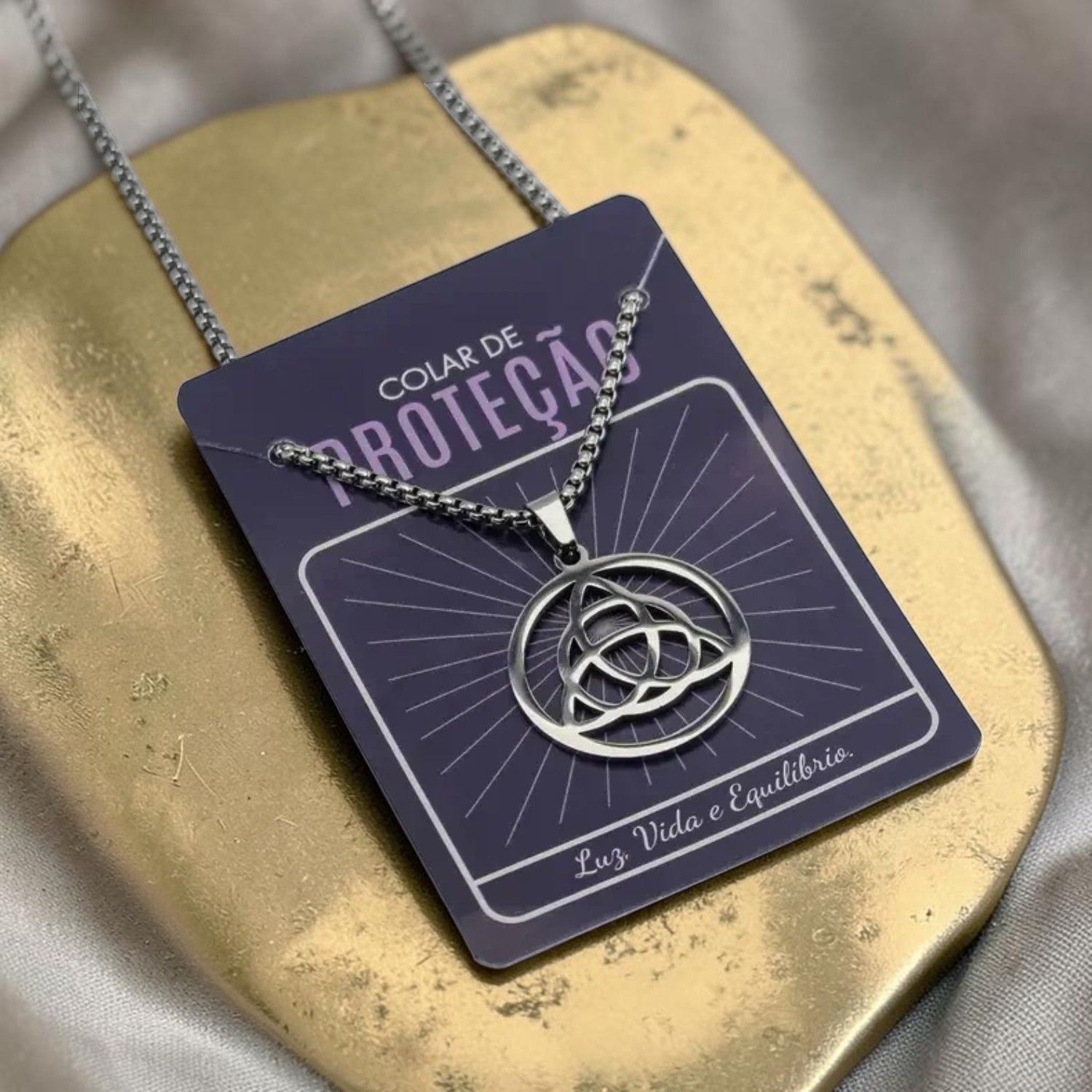 Collier Triquetra en Acier Inoxydable – Mystère &amp; Symbolisme Celtique