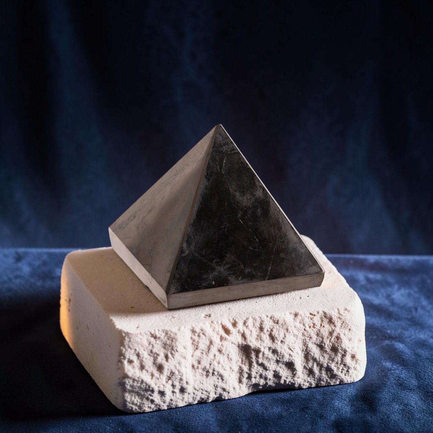 Pyramide en Shungite – 5 cm