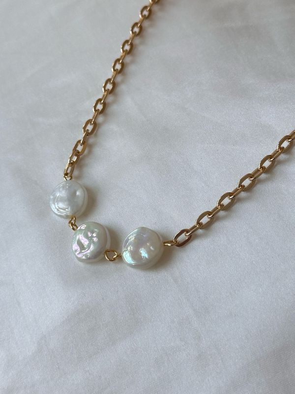 Gold Tri Pearl Necklace