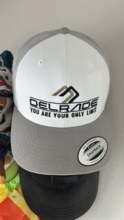 Delrade Cap - White / Silver
