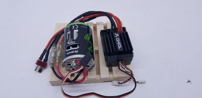 Axial AE-5 brushed Esc w/ Axial 27t brushed motor