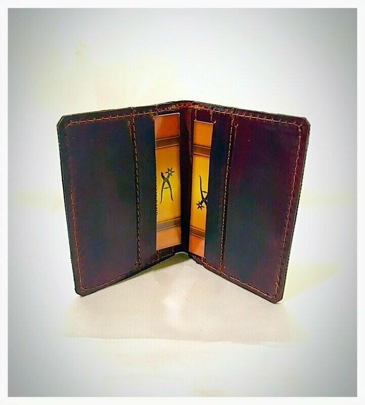 Porta tessere in cuoio con vari scompartimenti