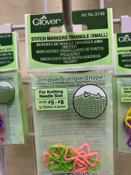 Clover Extra Small Triangle Stitch Markers #3148