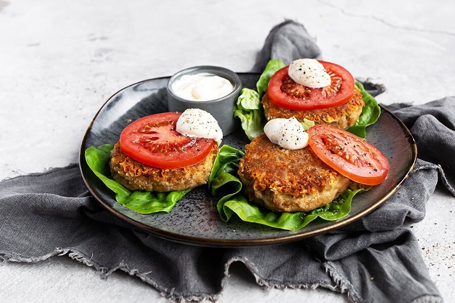 Hamburguesas keto crocantes de atún