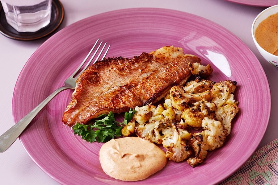 Pescado frito keto con salsa tandoori