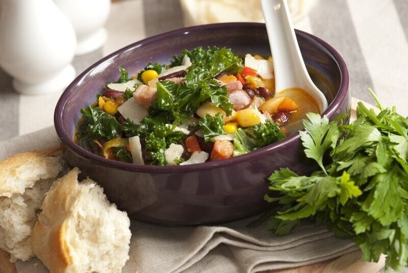 Sopa de verduras y kale