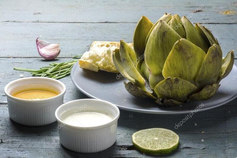 Alcachofa con dip de aguacate y limón