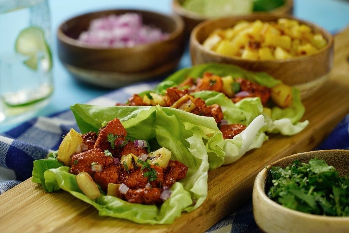 Tacos de Lechuga con Pollo al Pastor