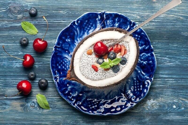 Snack para llevar de goji con chía al coco y mermelada de higo