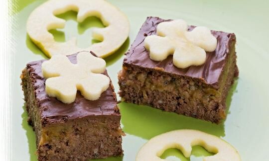 Pastel de manzana, tomillo y chocolate con manteca de cacao