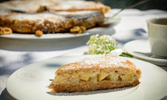 Tarta de manzana, pera y relleno de sémola