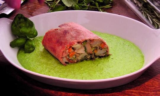 Strudel de verduras con salsa verde de Fráncfort