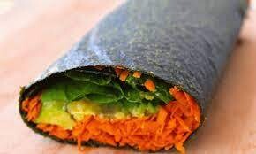 Wrap crudivegano de espinacas, semillas de chía y aguacate