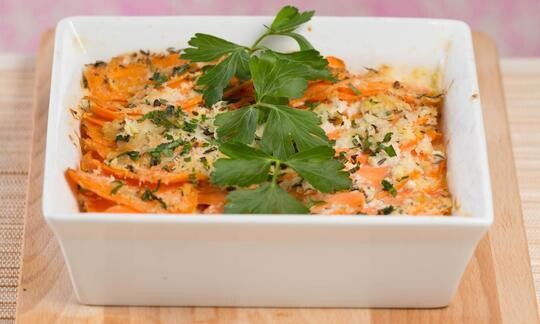 Gratinado de zanahoria con hierbas frescas
