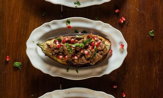 Berenjenas rellenas de nueces y granada saludables