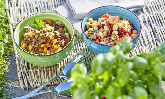 Ensalada de lentejas con pepino y aceitunas