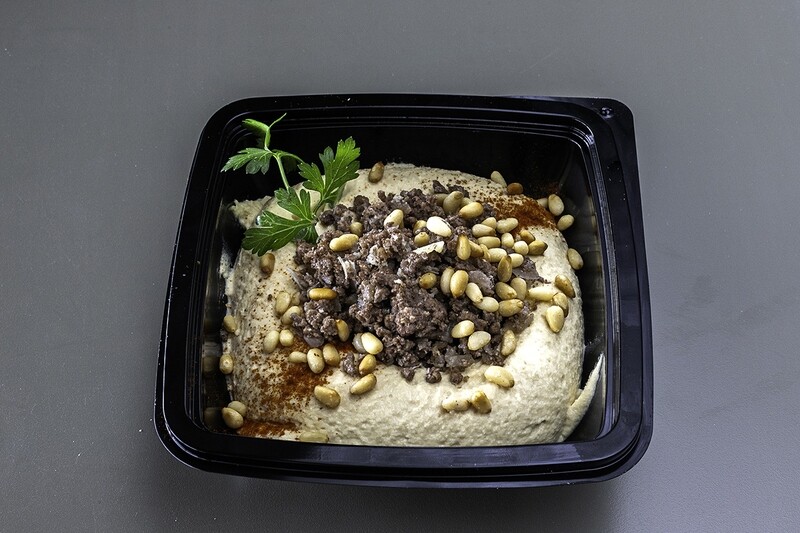 Houmous à la viande hachée et pignons de pin