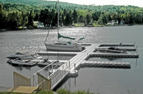FLOATING DOCK