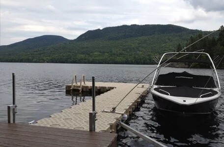 FLOATING DOCK