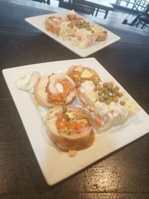 Menú p/ llevar ( incluye Pan y Bebida)
*Consultar menú disponible