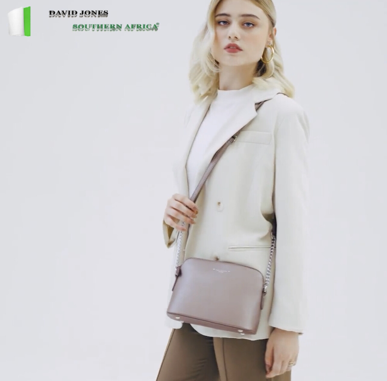 Simple Sling that accommodates all your essentials!