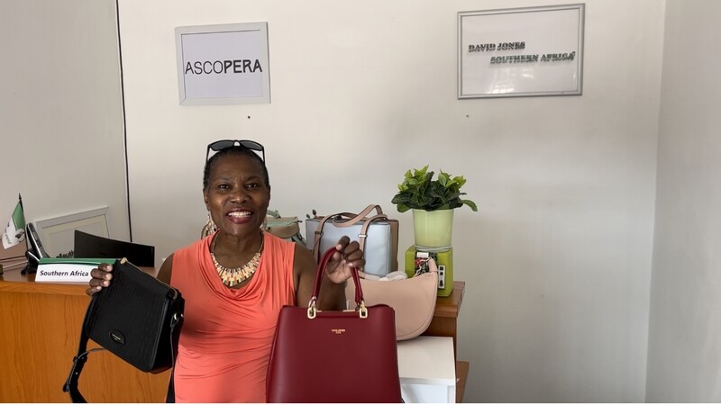 America in SA today! Atlanta Georgia, she needed two bags, one for her daughter and one for herself. We are happy to serve the tourists and the world!