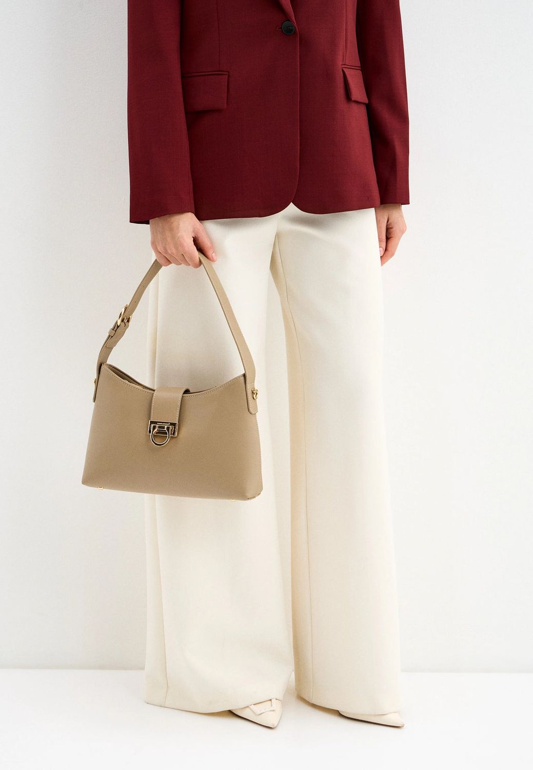 David Jones Light Taupe Handbag – Modern Elegance and Premium Finish