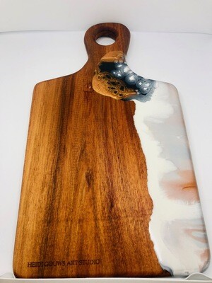 RESIN DECORATIVE CHEESE BOARDS, COLORS CUSTOMIZED ACCORDING TO ORDER.
SIZE MEDIUM