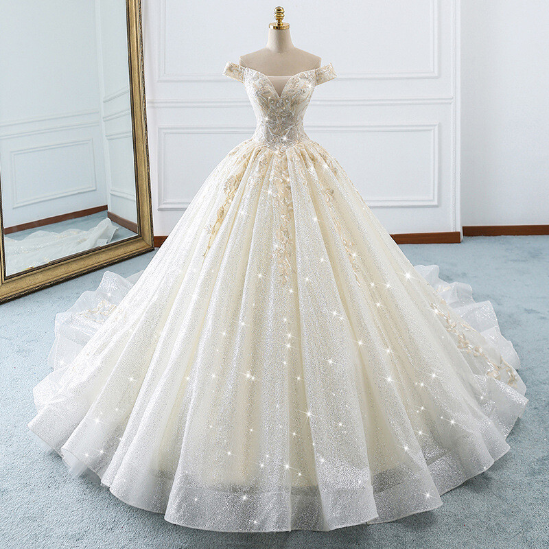 EXCLUSIVITÉ! Magnifique robe de mariée princesse crème/ ivoire brillante  avec broderies