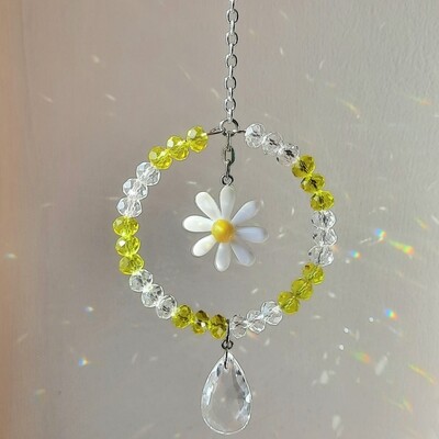Flower sun catcher white and yellow daisy