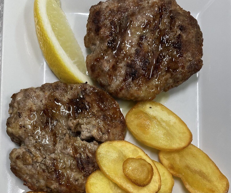 Hamburger with fried potatoes