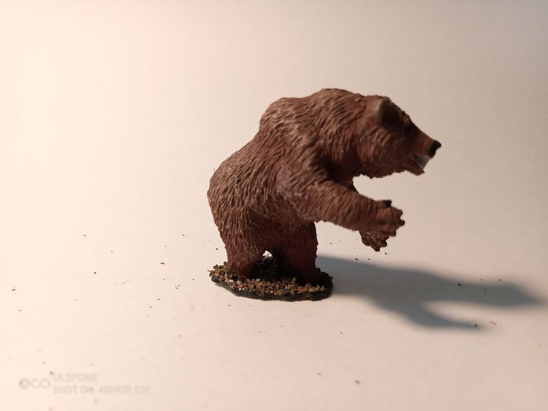 PD4059 Grizzly bear attacking