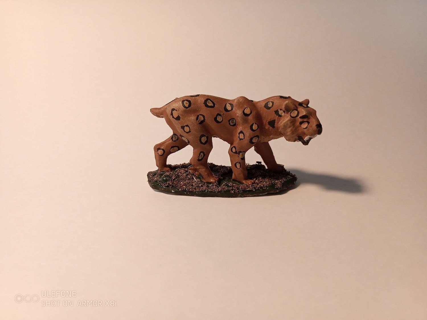 PD2042 Smilodon Populator walking.
