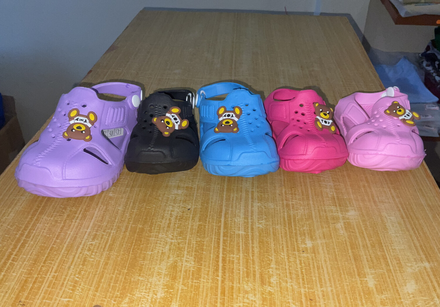Chaussures BB en plastique
