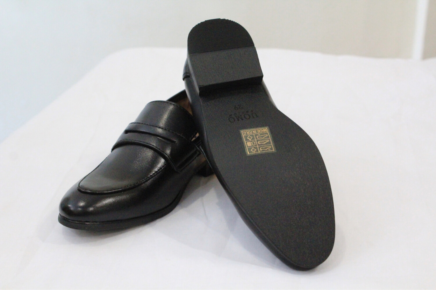 Chaussure de ville noirs en cuir sans lacets