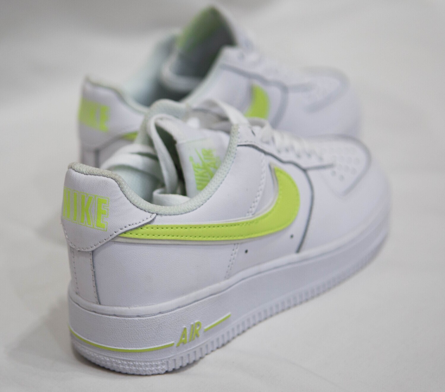 Basket blanche fluo