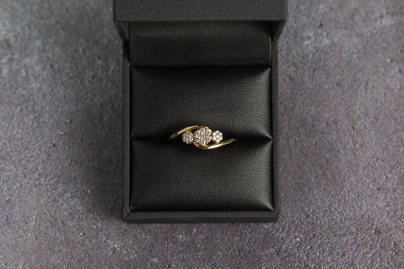 9ct Yellow Gold Diamond (0.20ct) Illusion Ring