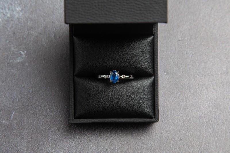 18ct White Gold Diamond & Blue Sapphire Ring