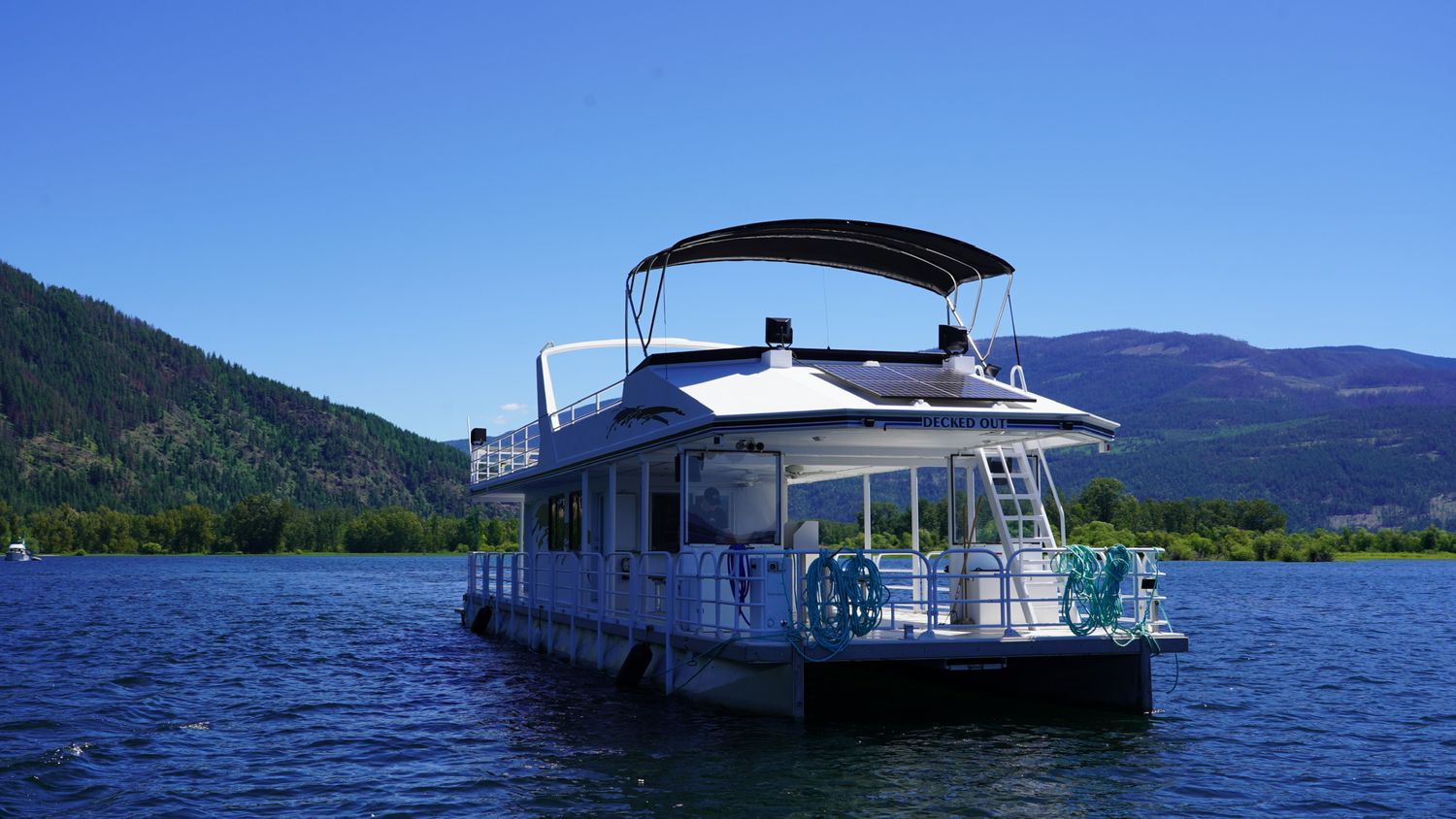 SHUSWAP HOUSEBOAT VACATION