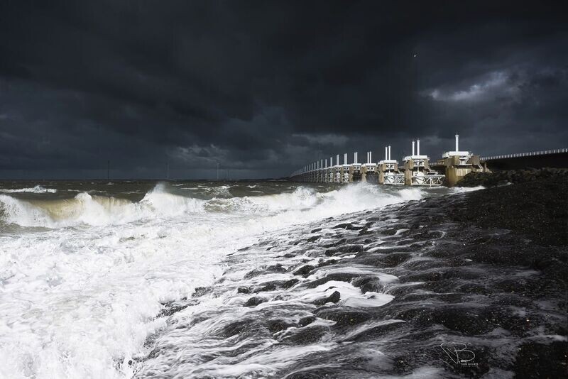 On The Nature Of Daylight (Storm Oosterscheldekering)
