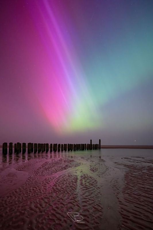 Golfbreker onder het noorderlicht